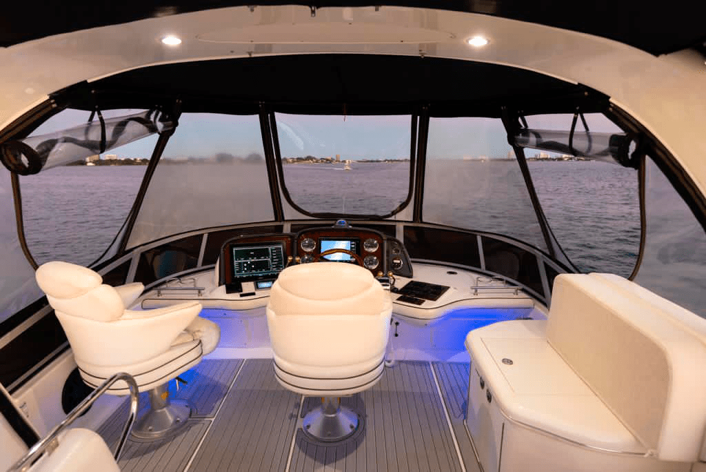 sandbar-sea-ray-flyb-medium-yacht-1